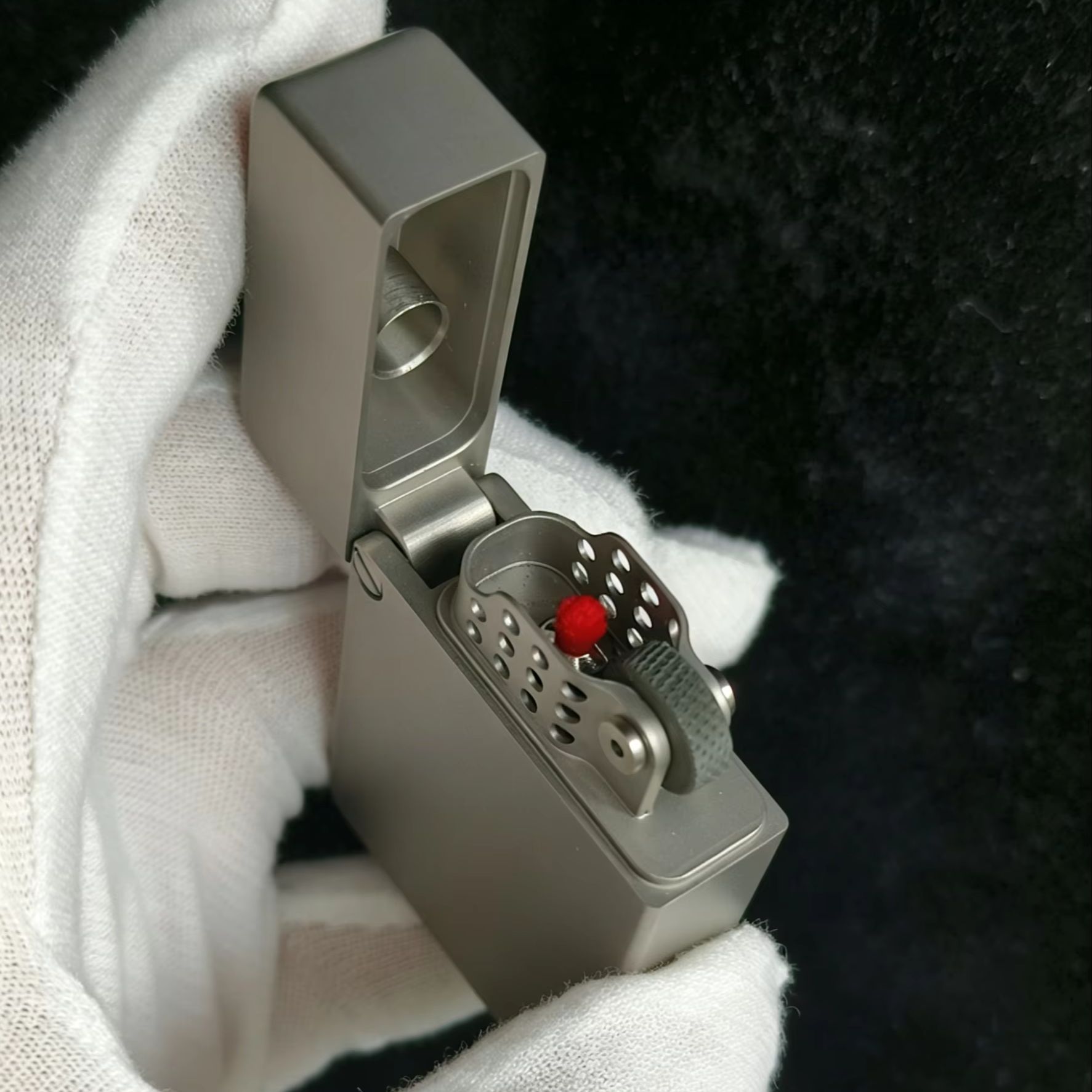 Titanium Alloy Trench Lighter  - Fire Starting Kit 评论和价格